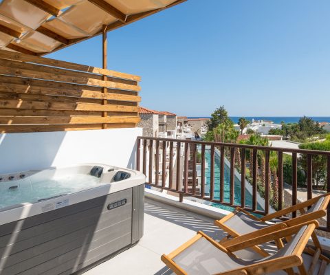 costa-lindia-beach-junior-suite-balcony-jacuzzi-4